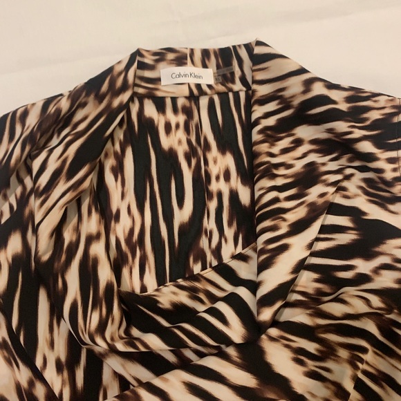 Career blouse by Calvin Klein XL in tans and brown - Picture 3 of 8